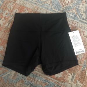 NWT lululemon high rise align short 4”